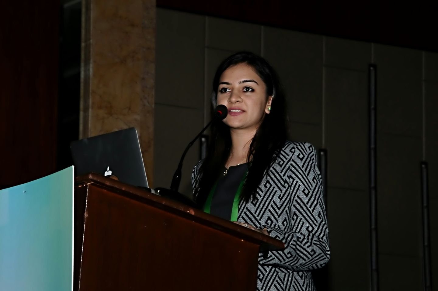 Dr. Shruti Kochar Maru delivering a conference lecture